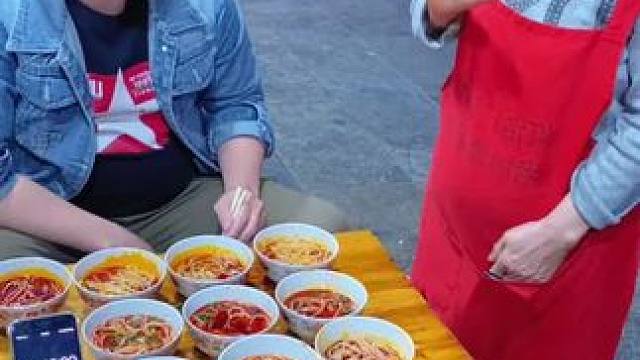 帅哥挑战10碗螺蛳粉！轻松拿走奖励！#螺蛳粉