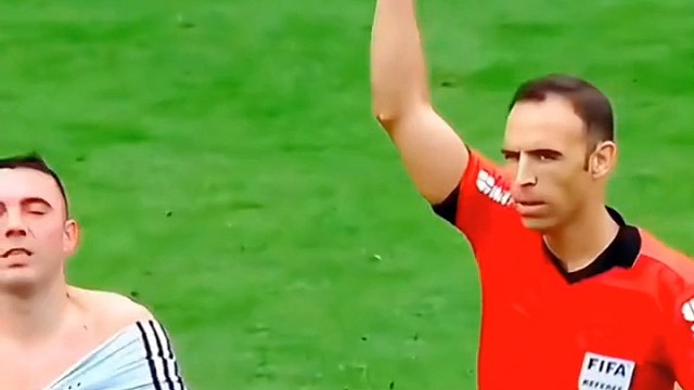 裁判表示“撤回”一张红牌 #足球#欧洲杯