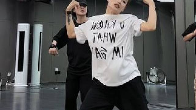 Hiphop入门必练第一步！ 一组专练bounce的基本功分享
给大家，注意体态和框架！注意四肢和身