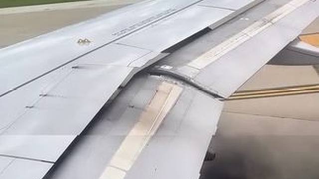 飞机起飞前，引擎突然出现大量黑烟#飞机