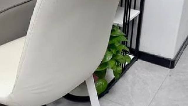 这个5孔折叠晾衣架太实用了，家里、宿舍、出差旅行住酒店，想挂哪里挂哪里，小巧方便携带 #多功能折叠衣