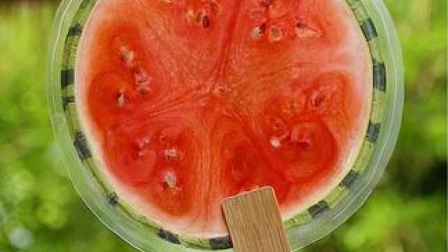 我用西瓜，做了一把西瓜扇子 #日常vlog #手工 #生活美学  #夏日限定