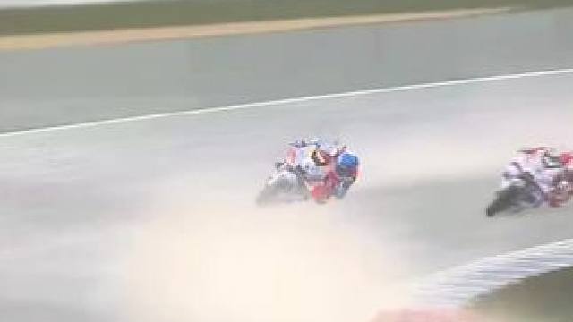 #摩托车比赛 #大神控车 #滑胎过弯 #封闭场地请勿模仿 #motogp王杰