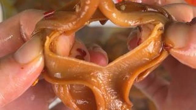 脆嫩爽口的香辣鸭脆肠，你不想尝尝吗~~#卤宾汉 #香辣鸭脆肠