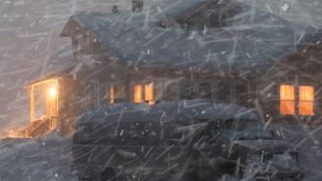 暴风雪夜，温暖的小屋矗立在雪域中，伴着风雪声，在这里安睡 #白噪音 #助眠声音 #睡眠音乐 #助眠视