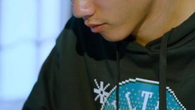 #季后赛看我的 今年季后赛，NBA发起了球鞋重制月活动，并邀请了数位青年艺术家参与其中。装置艺术家直