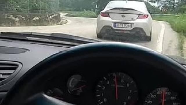 马自达RX7山路单车道追击丰田GR86，居然是GR86快？ #gr86 #马自达rx7 #jdm #