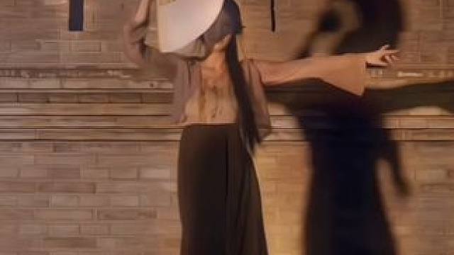 待上浓妆，好戏开场#翻跳 #古典舞 #难却 #新中式穿搭