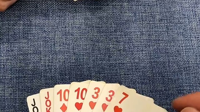 出一个七，他不管出什么，那都是输