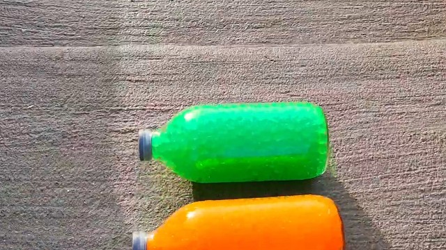 楼梯滚瓶子爆破解压时刻