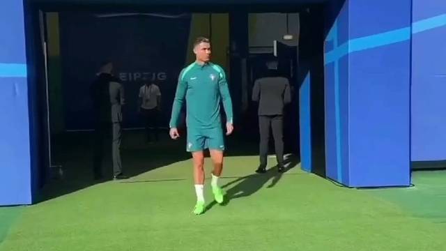 也许会有下一个C罗的出现，但是没有下一个青春去追了，二十年了#欧洲杯