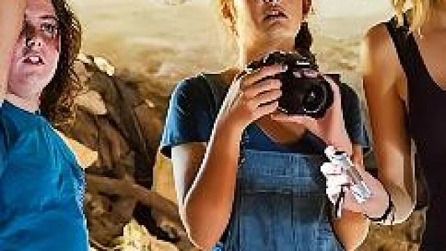 进入山洞几个小时，外面却过了几百年，竟目睹了世界末日的样子《时间陷阱》2/3#奇幻 #悬疑