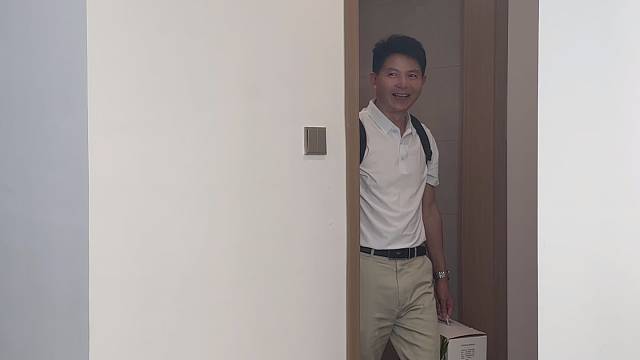 老爸每次听到问花村等你，都很开心，他应该是在开心有我这么个可爱的女儿