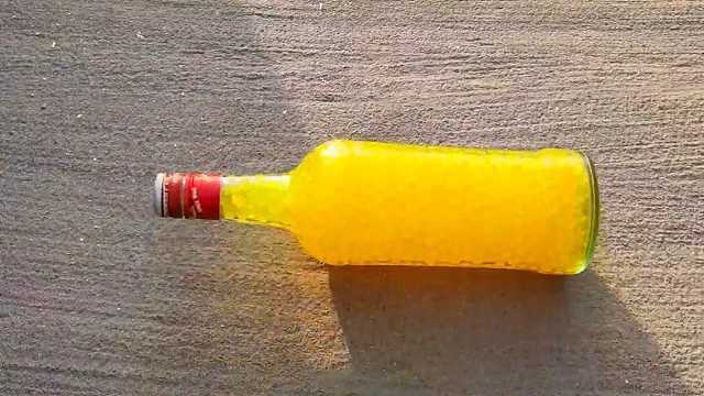 楼梯滚瓶子爆破解压时刻