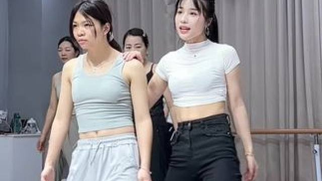 测测你胯部的灵活度，大家学会了嘛 #舞蹈 #成人零基础舞蹈培训 #舞蹈改变人生