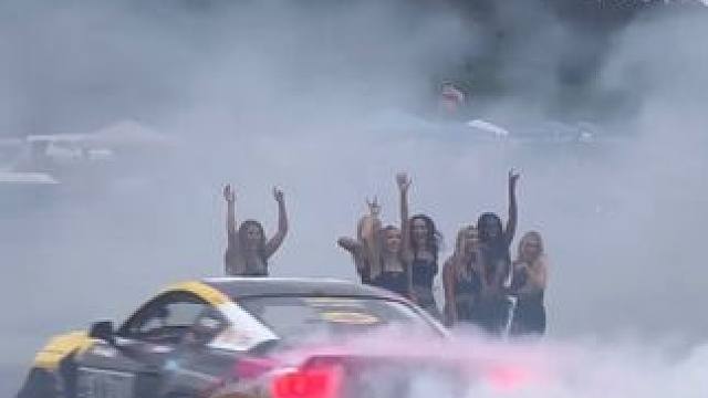 这才是赛车文化该有的氛围！#飘移 #赛车 #后驱车的魅力 #专业车手 #速度与激情