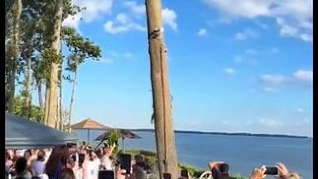 “现实版钢铁侠，以后送外卖更方便了”！#科技改变生活 #极限运动