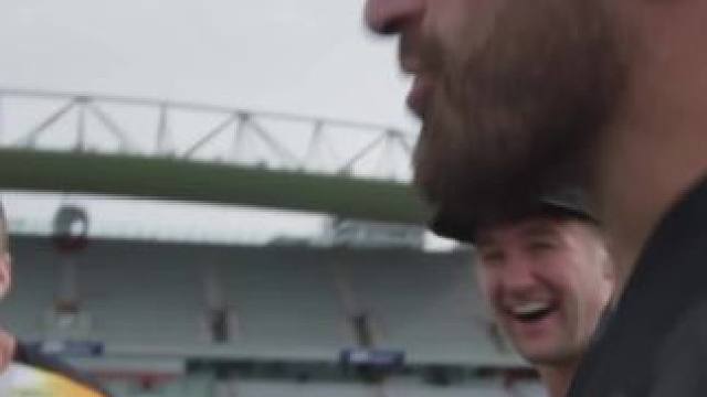 大帝摩托车特技，被别人撞的满地打滚，最后秀儿 #ufc #综合格斗 #大帝 #沃尔卡诺夫斯基