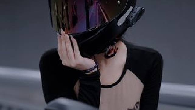 可爱在性感面前一文不值#机车摄影 #西安女骑 #女骑 #最酷机车女孩 #宝马s1000rr