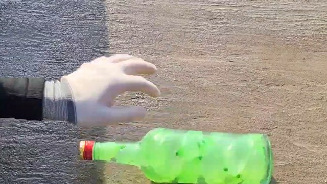 楼梯滚瓶子爆破解压时刻