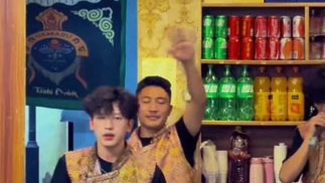 1分03″我第一次看到这个男孩笑，原来… #这首藏语歌fly也太嗨 #藏语歌fly #藏语说唱