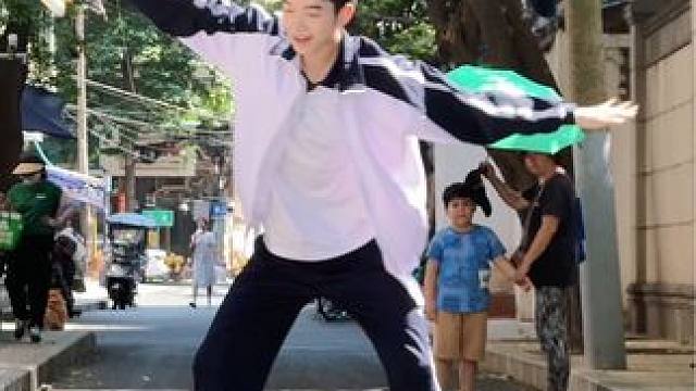 你永远困不住一只想要自由的鸟#藏族舞 #原创舞蹈 #男高 #重生之我在异乡为异客