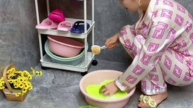 #可伸缩拖鞋架 拖鞋用它收纳不占空间，还能挂毛巾，卫生间干净整洁多了#免打孔  实用省空间 #收纳整