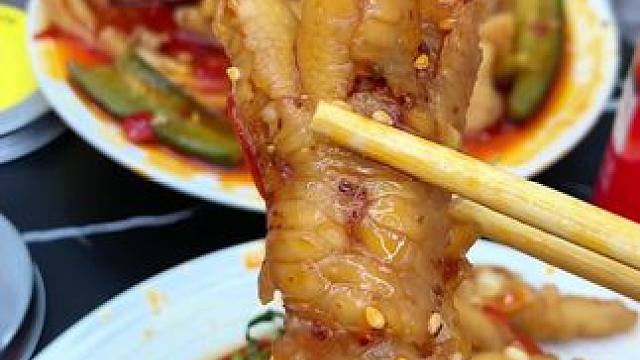 脱骨侠无骨鸡爪现在价格也太划算了吧!吃起来Q弹爽脆，超好吃!#无骨鸡爪  #解馋  #追剧小零食