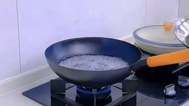 这个#炒锅专用蒸盘  真的太方便了，可以放在炒锅上面使用，就可以一锅两用，不用每次都多占用一个锅了#