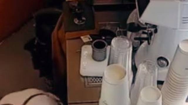 大型纪录片《Manner咖啡打工人崩溃瞬间》 #manner #manner咖啡 #打工人 #上海 