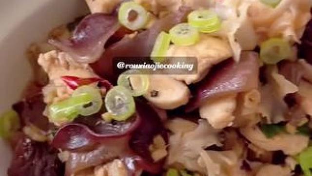低卡高蛋白美食｜香辣绣球菌木耳炒鸡肉#我的厨房日记 #吃瘦不饿瘦 #懒人快手菜 #生活化减脂 #属于