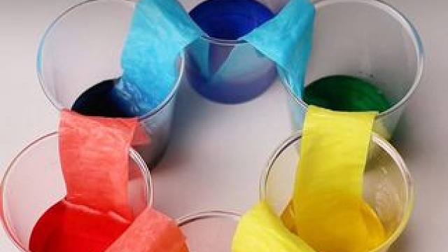 与其让孩子玩虚拟的手机游戏，不如带他做真实的科学小实验。锻炼动手动脑能力还能提升物理化思维#科学小实