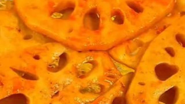 香辣美味，宝子们快冲！#好吃到停不下来 #真材实料才能做出好味道 #实惠好吃的零食推荐 #追剧小零食