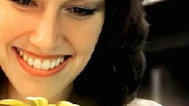 一个神秘造物主，为一个女人专门创造了一个世界， 是什么样子的？《世界因爱而生》2/3  #推荐电影 #情感