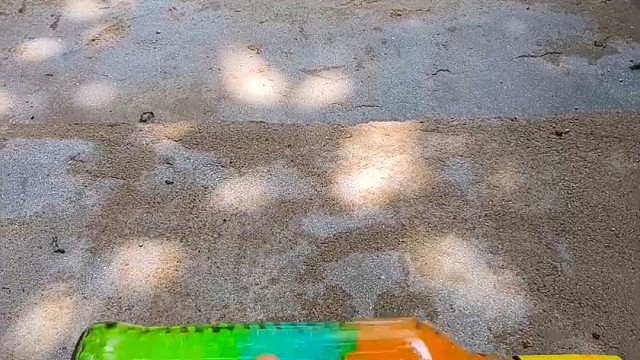 楼梯滚瓶子爆破解压时刻