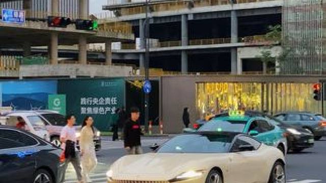 法拉利入门超跑：法拉利罗马，这颜值，谁不爱呢？#法拉利罗马 #法拉利roma #dou是好车