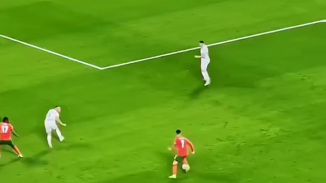 C罗的突破有点畏手畏脚，年轻几岁就靠速度生吃对手了#欧洲杯