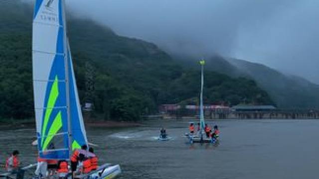 九峰山景区 #养在九峰山 喜欢海，喜欢花，喜欢日出和日落，浪漫的年纪，我们的生活就应该如此#水上运动