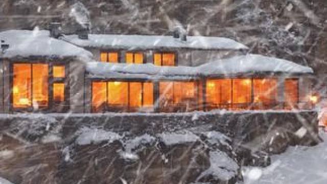 在暴风雪山崖间，有个温暖小屋，在这里伴随猛烈风雪声，安然入睡 #白噪音 #助眠声音 #睡眠音乐 #助