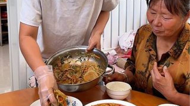 #那些尝一口就忘不掉的特色美食 #哎呀妈呀太香了 #这吃法真的忍不了了 #看他吃饭超下饭