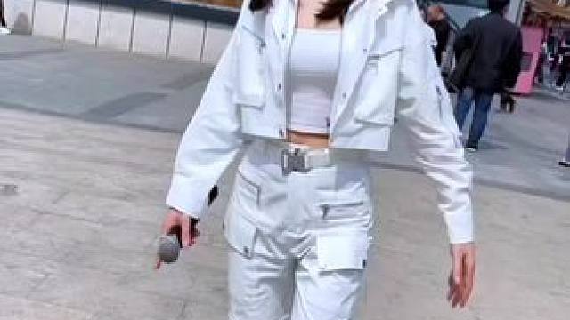 以美女合拍 #拍自己喜欢的作品 #不一样的世界不一样de你 #时尚潮流穿搭 #就是这个范 ！