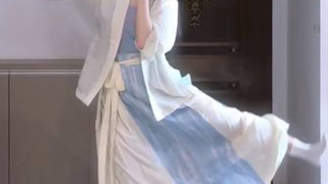 我也来跳跳～～#小酒馆 #甜妹 #浅跳一下