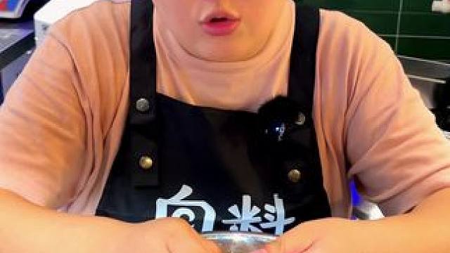 昨天晚上大暴雨，我老公半夜起来给我煮了碗豌杂面，吃了瞬间感觉踏实了！#妈呀太香了 #这一碗好过瘾 #