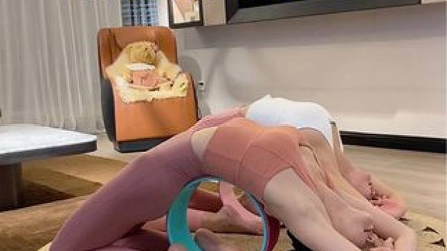 一个动作瘦全身，每天拉伸5分钟，肩挺了，背薄了，小肚子没了，大小腿瘦一圈，胳膊细了#瑜伽