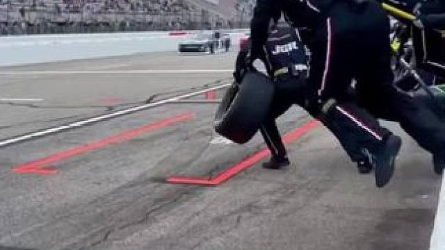 #赛车 #纳斯卡 #纳斯卡换胎 #丰田凯美瑞 一起欣赏丰田车队的换胎全过程