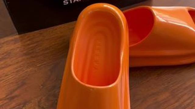 穿它出门回头率是真的高！真的是帅麻了！两面设计就很高级！流线型设计就很有未来科技感！妥妥的潮流单品喜