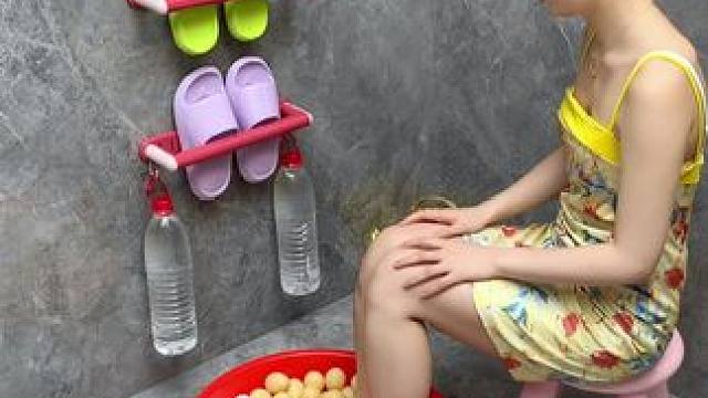 #可伸缩拖鞋架  鞋拖鞋用它收纳不占空间，还能挂毛巾，卫生间干净整洁多了#免打孔  实用省空间 #收