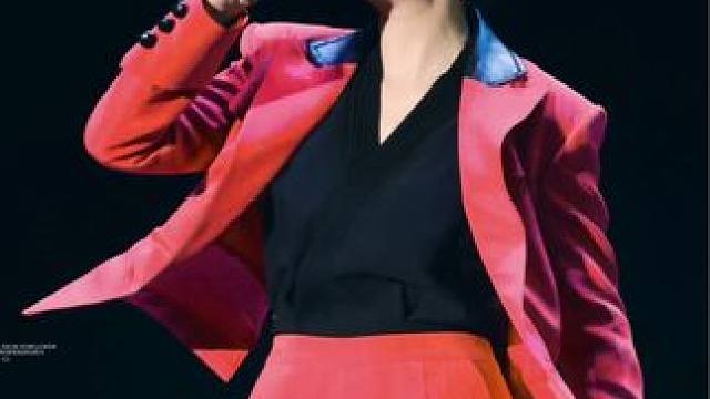 “凤凰传奇《荷塘月色》音乐一响 就有种国泰民安的满足感”#凤凰传奇#荷塘月色#凤凰传奇南昌演唱会#凤