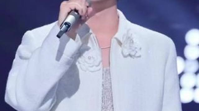 “月亮月亮啊你不懂，六便士到底多重” 老舅写的词太好了，治愈感太强了～#宝石老舅#若月亮没来#若月亮