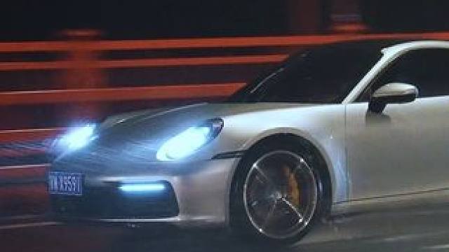 “相遇不一定有结局，但一定会有意义，但追逐月亮的途中，我也曾被月光照亮过”#雨夜高架桥 #把回忆拼好